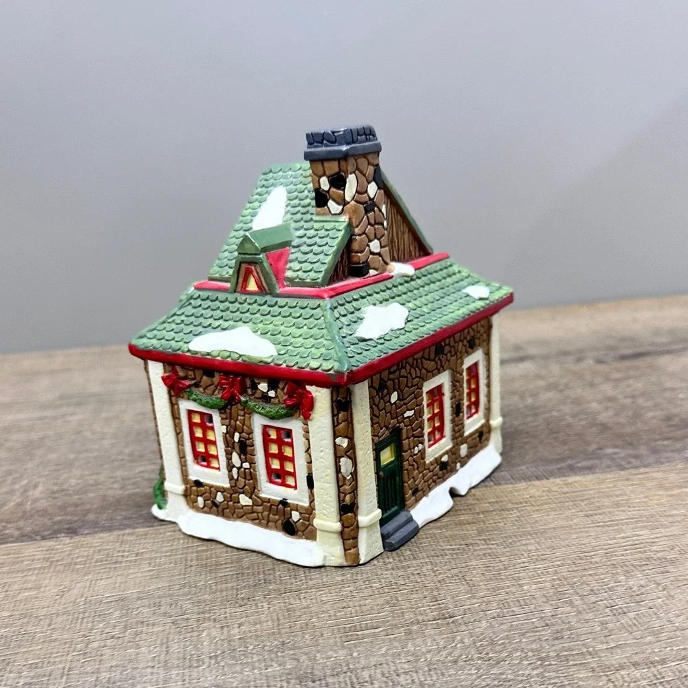 Vintage Winter Valley Cottages Antiques Shop Porcelain Lighted Christmas Village